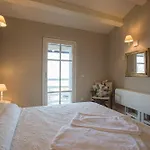Bianca La Luna Amazing Lakeside View Vila *