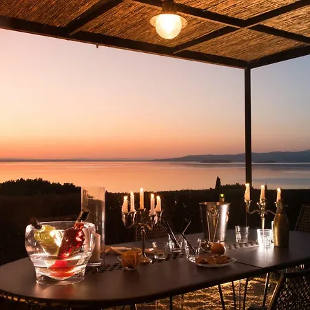 Bianca La Luna Amazing Lakeside View *