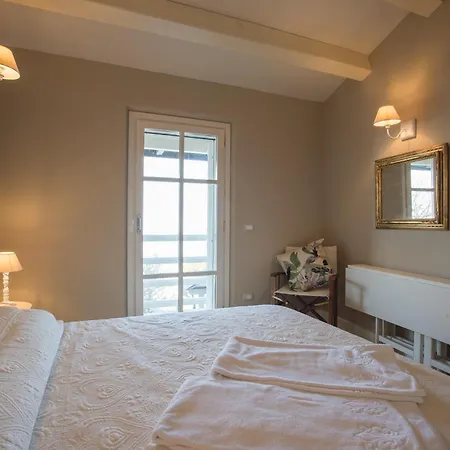 Bianca La Luna Amazing Lakeside View Villa *