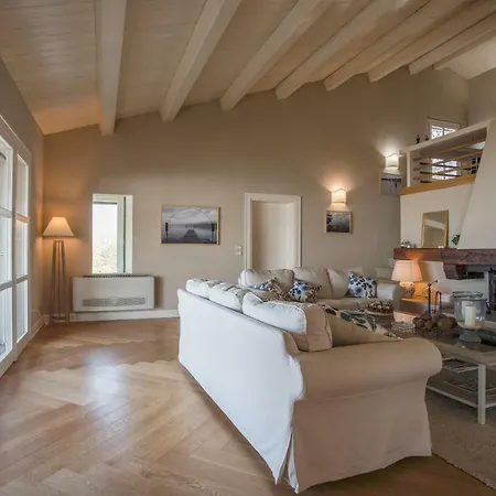 Bianca La Luna Amazing Lakeside View *