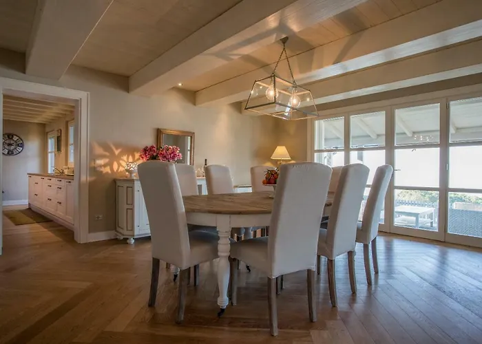 Bianca La Luna Amazing Lakeside View マジョーネ