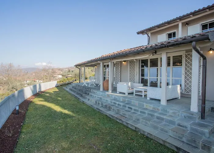 Bianca La Luna Amazing Lakeside View * マジョーネ