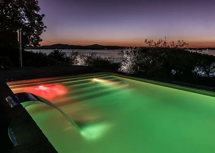 ヴィラ Bianca La Luna Amazing Lakeside View *