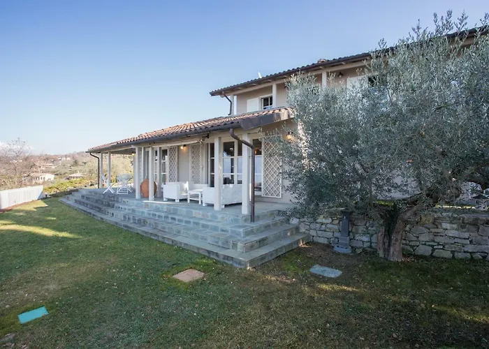 Bianca La Luna Amazing Lakeside View * マジョーネ